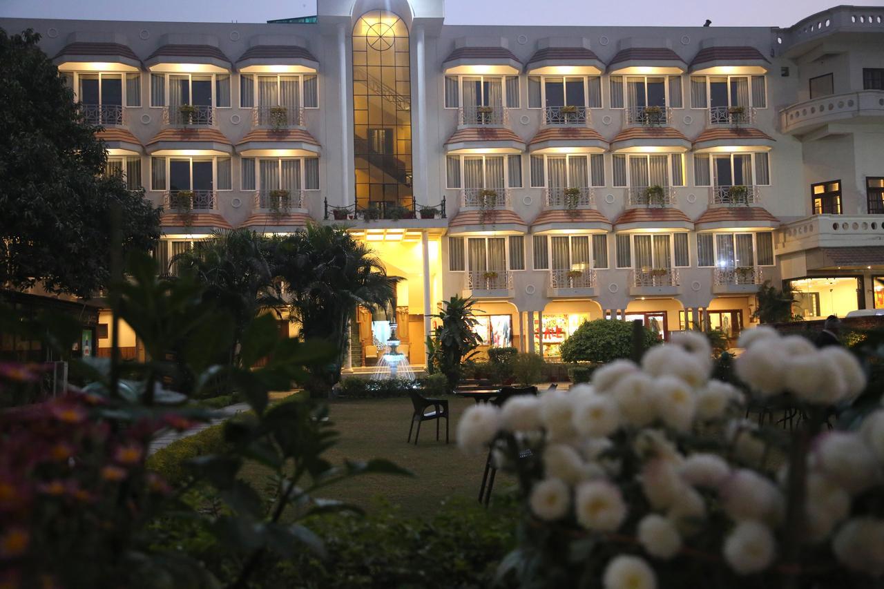 Hotel Surya, Kaiser Palace Varanasi Eksteriør bilde